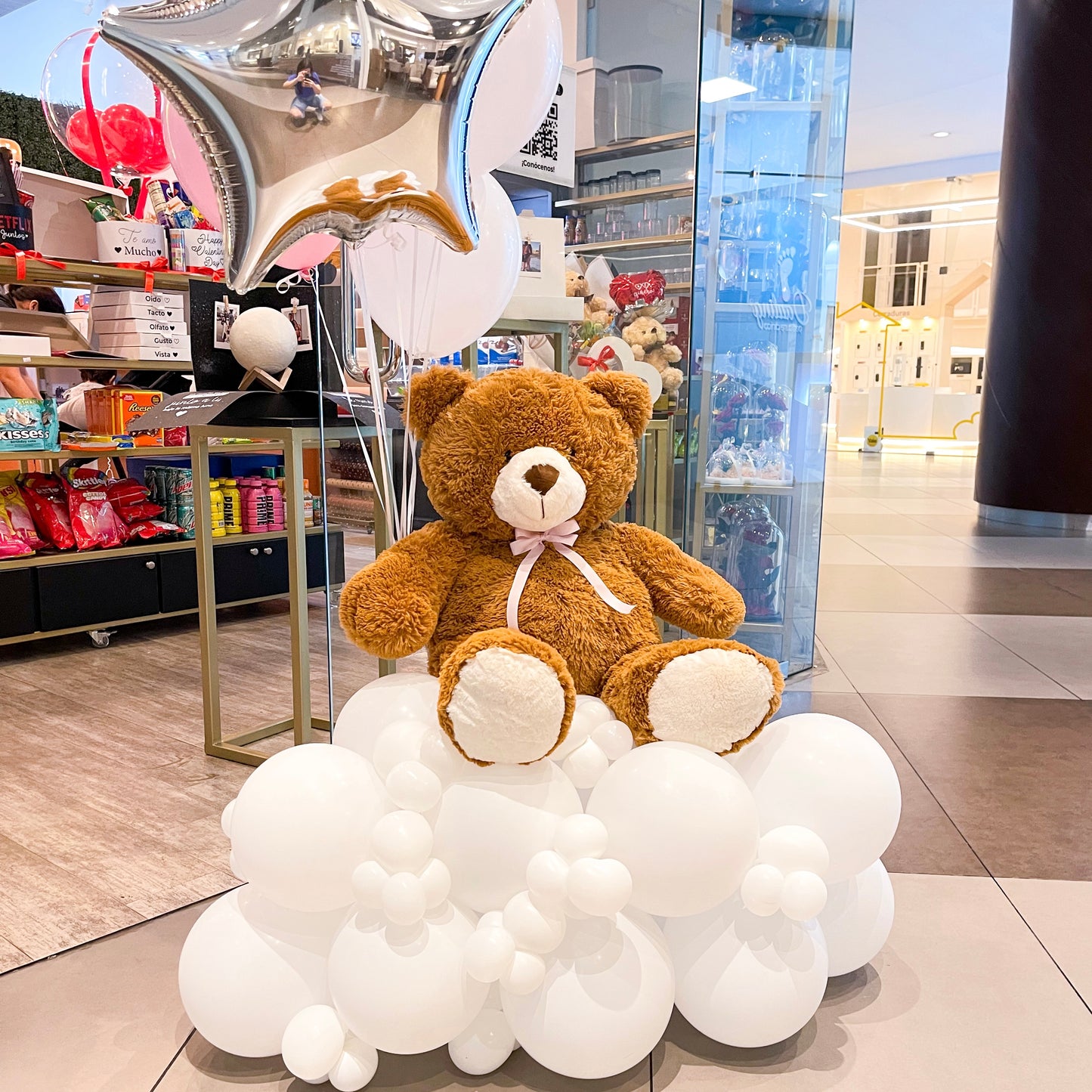 Arreglo de globos con oso