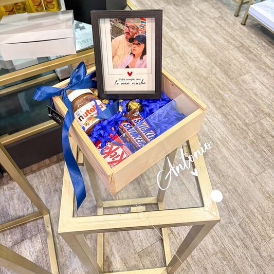 Caja madera y chocolates