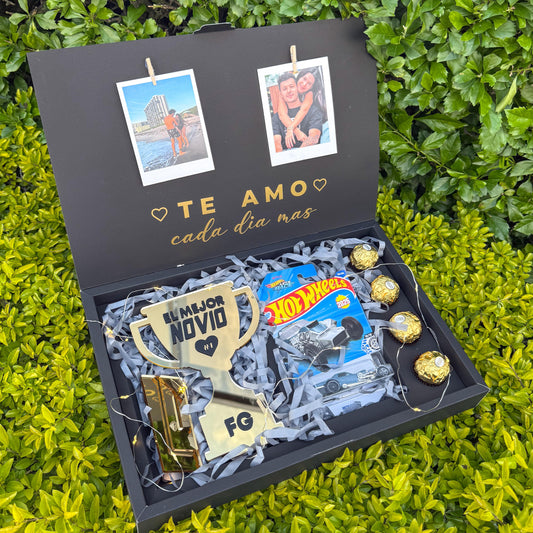 Hotwheels con trofeo