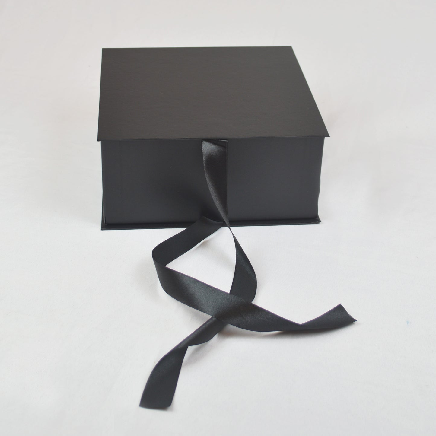 Caja liston negra