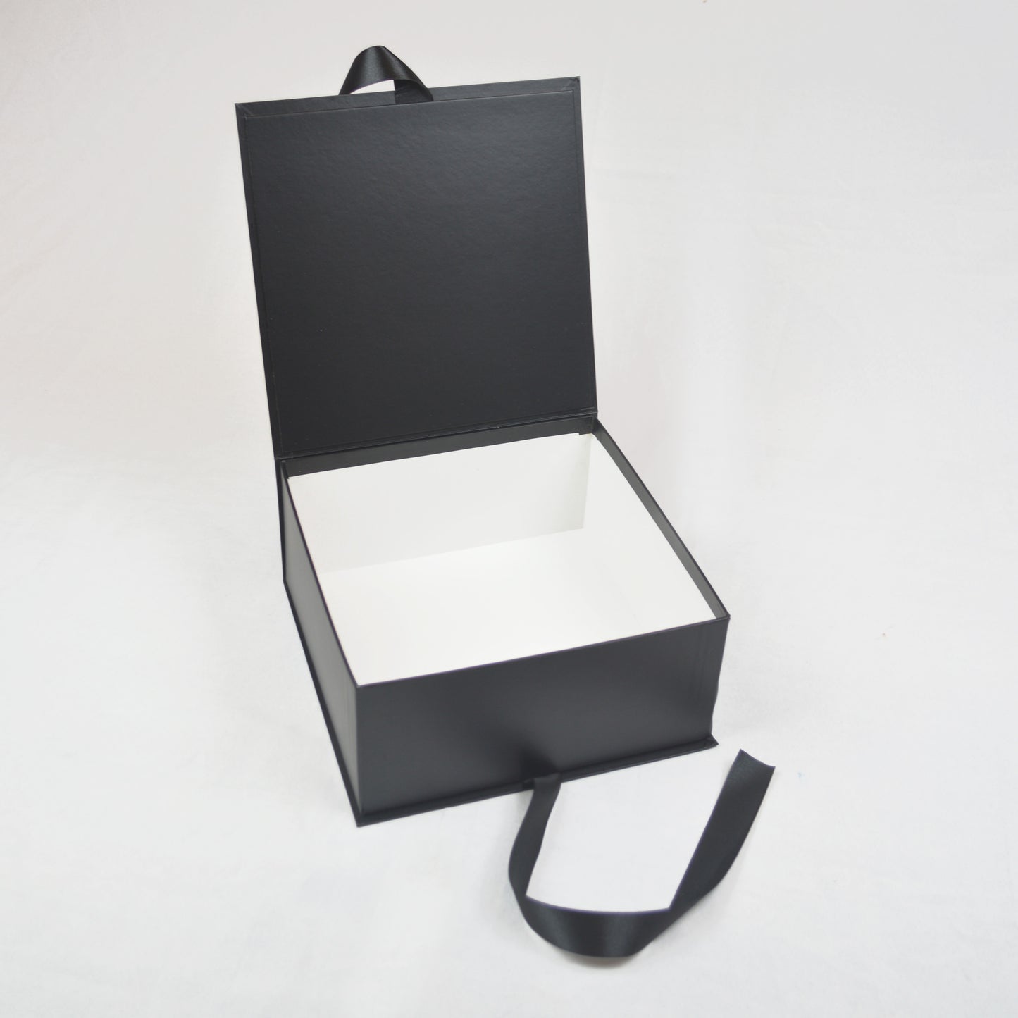 Caja liston negra